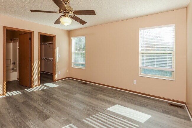 Building Photo - 5449 Longworth Dr