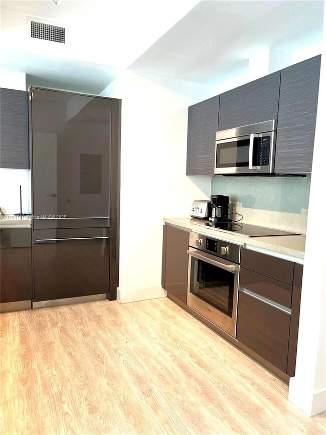 Building Photo - 1080 Brickell Ave