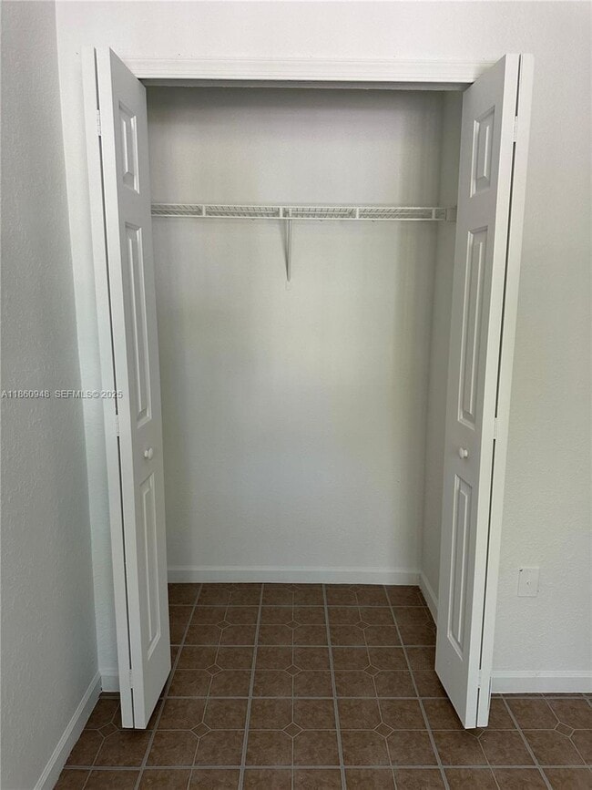 Building Photo - 2438 SE 14th Ave