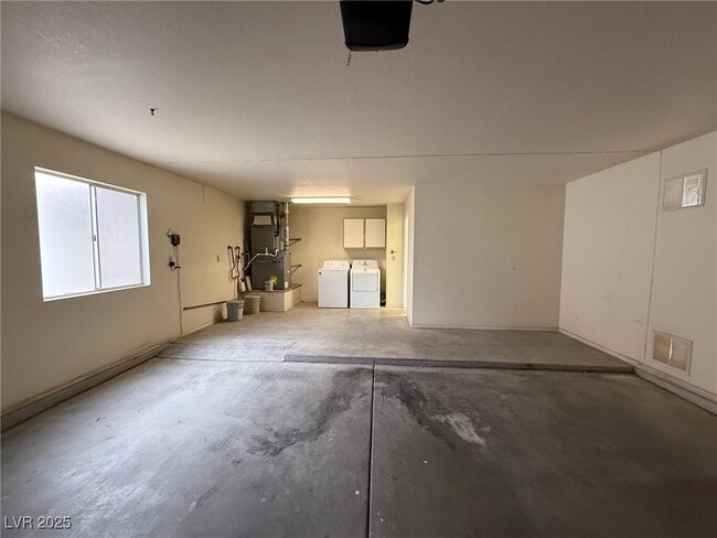 Building Photo - 8605 Glenmore Dr