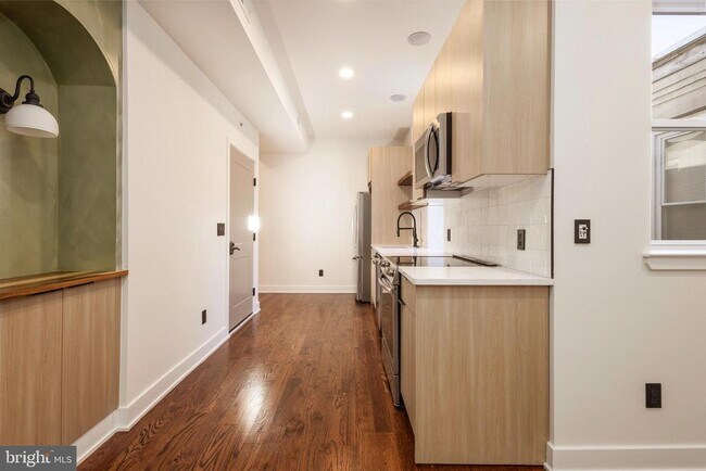 Building Photo - 1613 N 33rd St