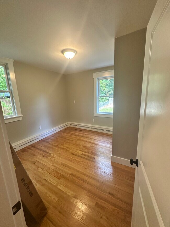 Building Photo - 54 Hebron Ave