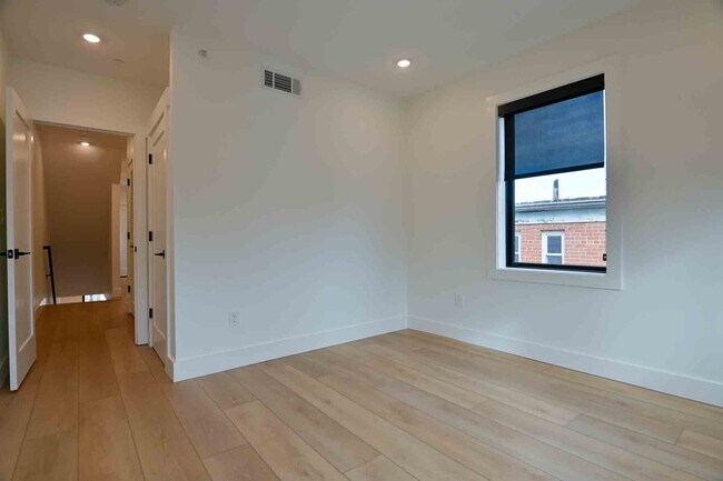 Building Photo - 2639 4th St NE