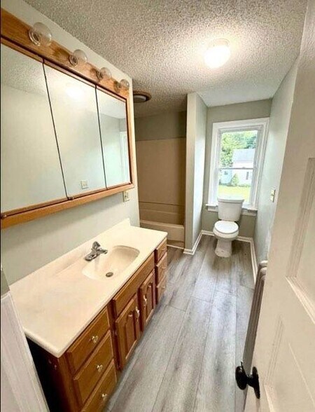 Building Photo - 24 Fairview St