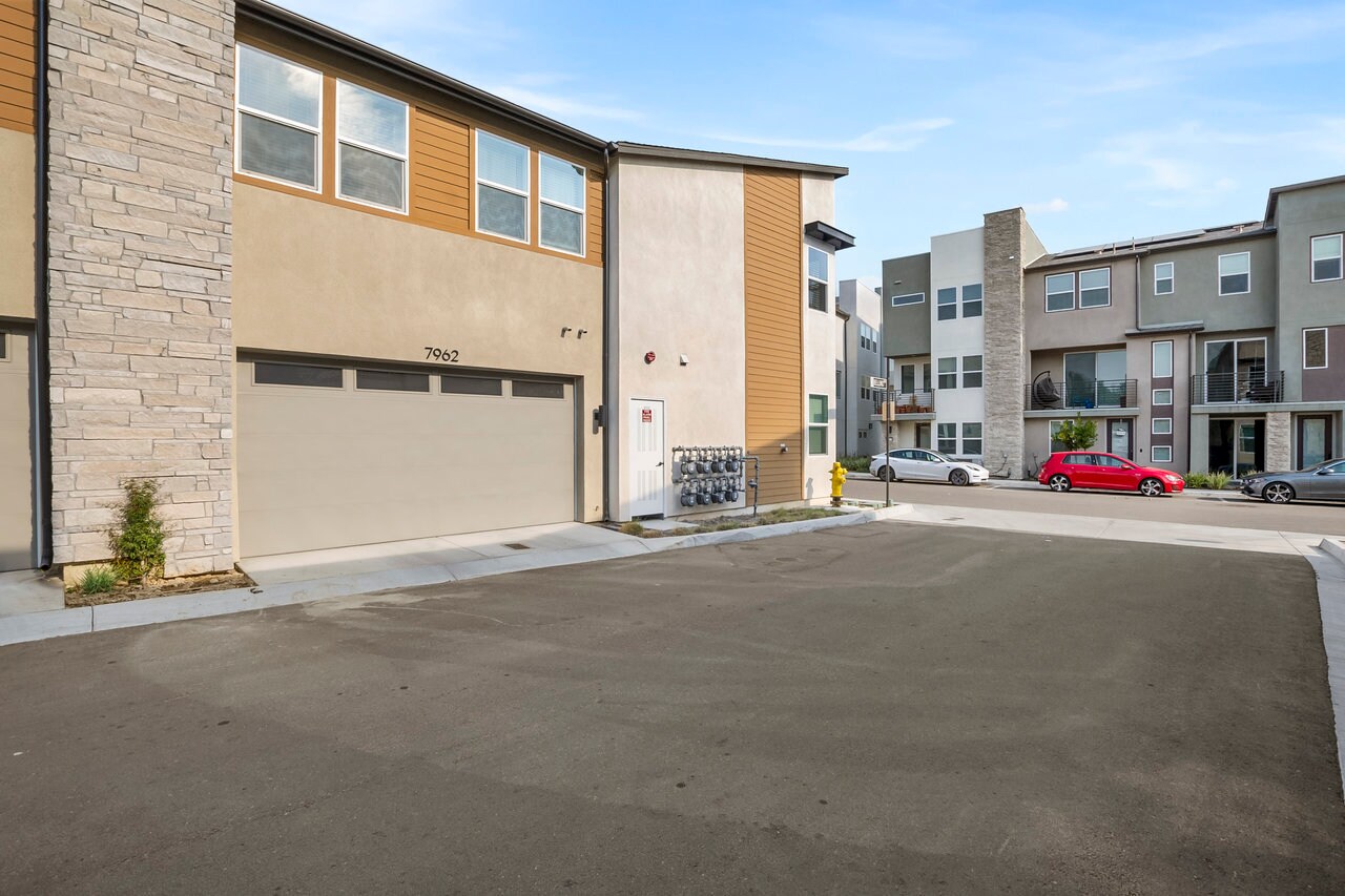 Building Photo - 7962 Belluno Way