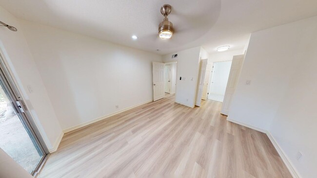 Building Photo - Gorgeous Condo nestled right on Lady Bird ...
