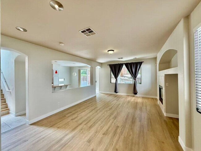 Building Photo - Beautiful and well-maintained two-story home in summerlin
