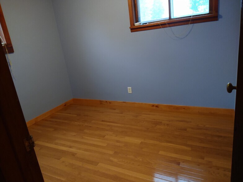 Building Photo - 4633 Sandy Lake Rd