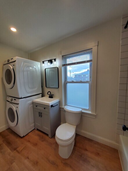 Washer/Dryer - 68 Highland Ave