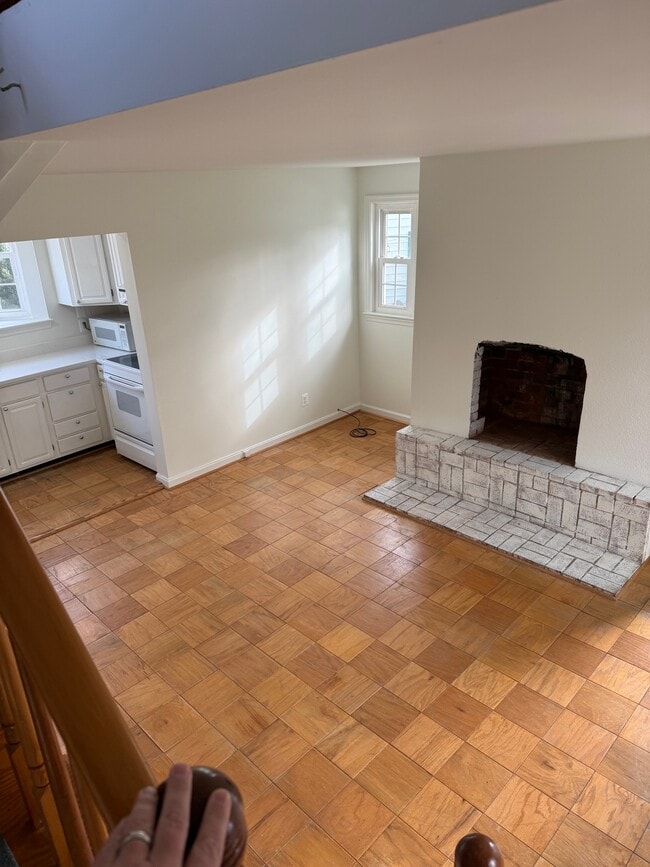 Building Photo - 197 Main St