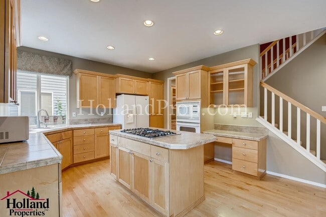 Building Photo - Spacious & Stylish 4-Bedroom Home in Desirable Northwest Portland