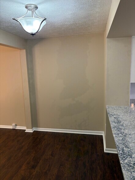 Building Photo - 802 Lexington Dr
