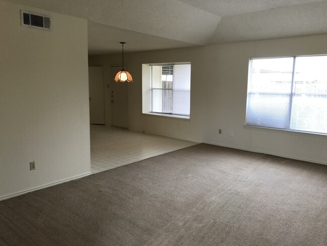 Building Photo - Duplex