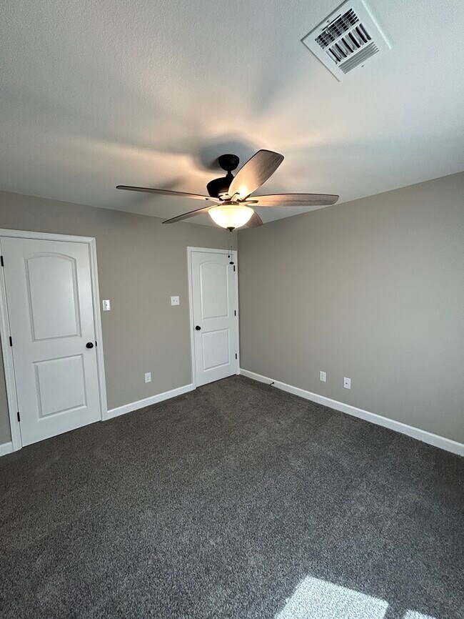 Building Photo - 54 Birchwood Drive