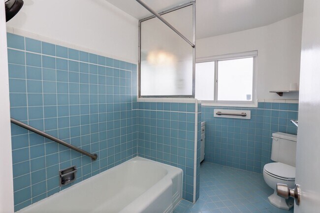 Building Photo - 3 Bed / 3 Bath + Bonus room pet friendly M...