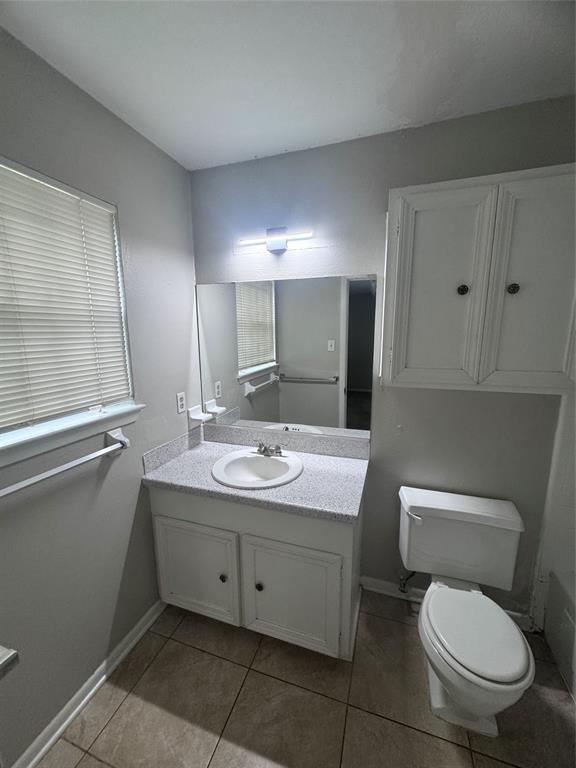 Building Photo - 5810 Clarewood Dr