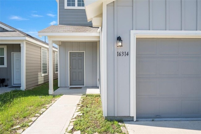 Building Photo - 16314 Dutton Clover Dr