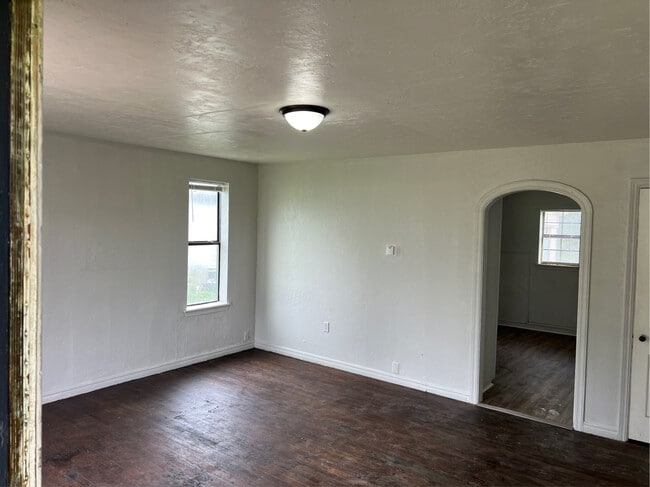 Building Photo - 1510 S 11th St