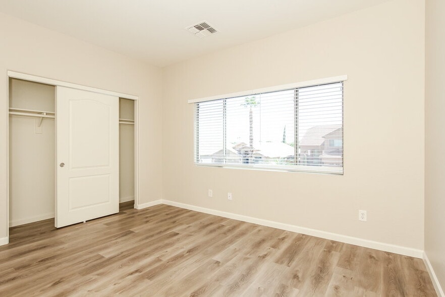 Building Photo - 3918 Escuda Dr