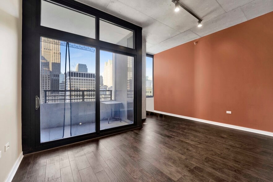 Building Photo - 235 W Van Buren St