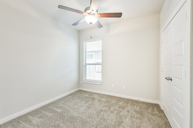 Building Photo - 25109 Pacific Wren Dr