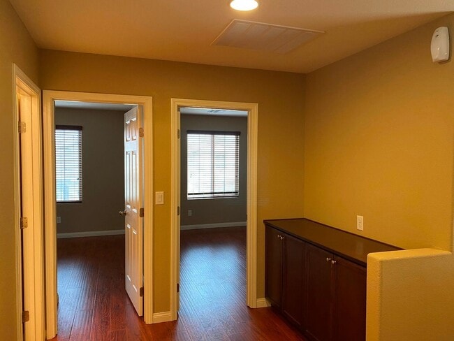 Building Photo - Southwest Beauty!