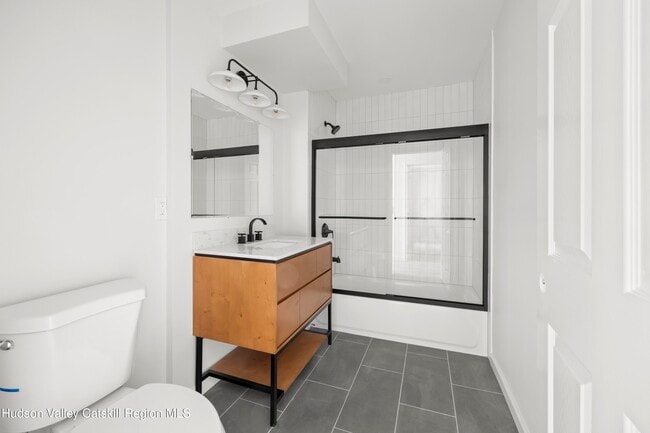 Building Photo - 432 Warren St