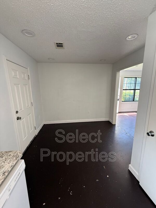 Building Photo - 1618 W Matthews Ave