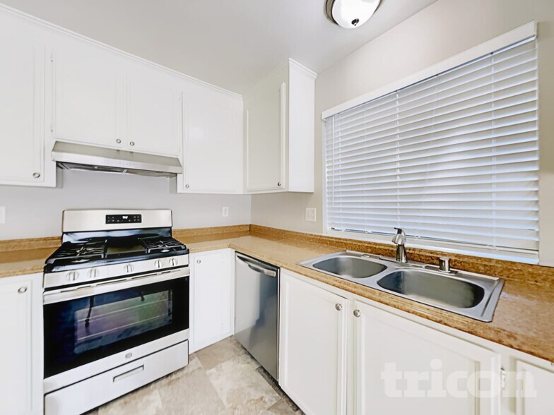 Building Photo - 234 Yellowstone Dr