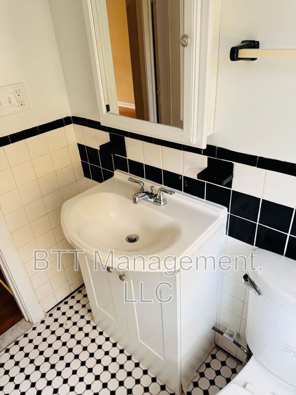 Building Photo - 8400 Greenwood Ave