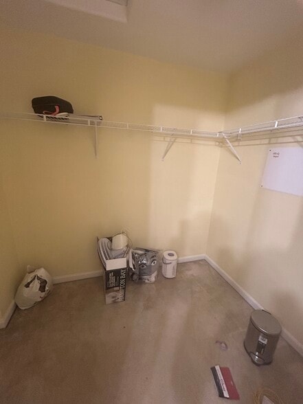 Building Photo - 10723 SW Canterbury Ln