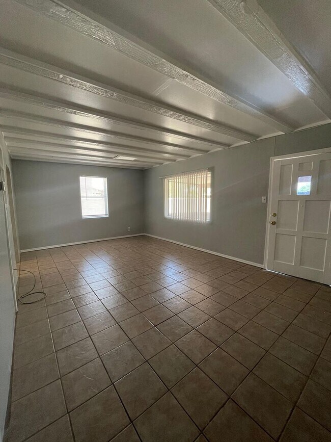 Building Photo - Waverly4433-1