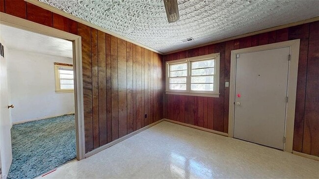 Building Photo - 4601 Maplewood Dr