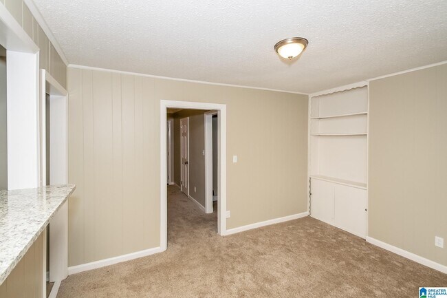 Building Photo - 1309 Lake Ln NE