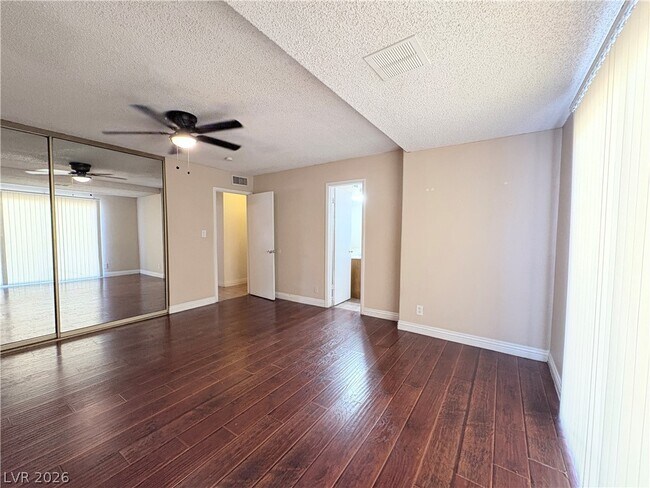 Building Photo - 1518 S Dawley St