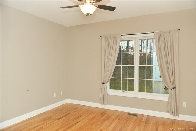 Building Photo - 17 Brookview Cir