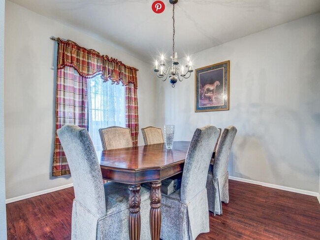 Building Photo - 2824 Thorncreek Ln