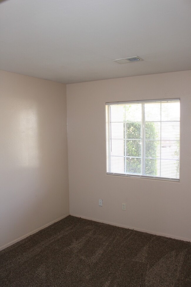 Building Photo - 1327 Clipper Hills Dr