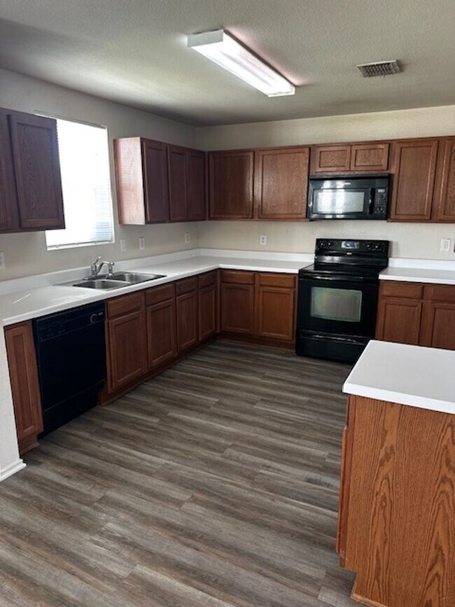 Building Photo - Newer 2 Story Home in Burleson with Commun...