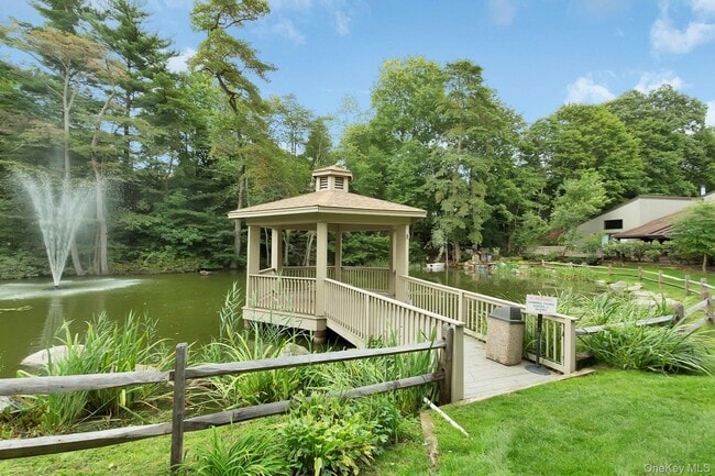 Building Photo - 23 Meadowood Dr