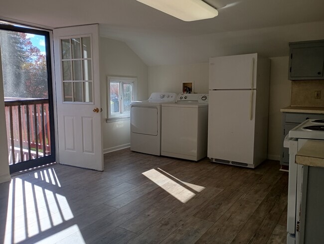 Kitchen - 88 Adaline St