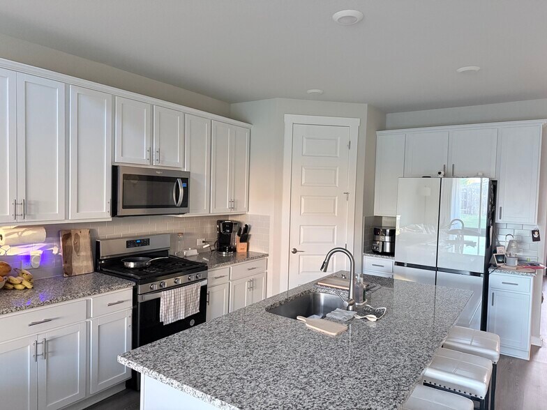Building Photo - 2024 Wilsons Warbler Dr