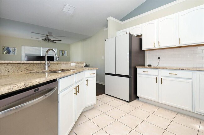 Building Photo - 200 Patrice Hope St