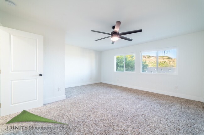 Building Photo - 2479 Caminito Ocean Cove