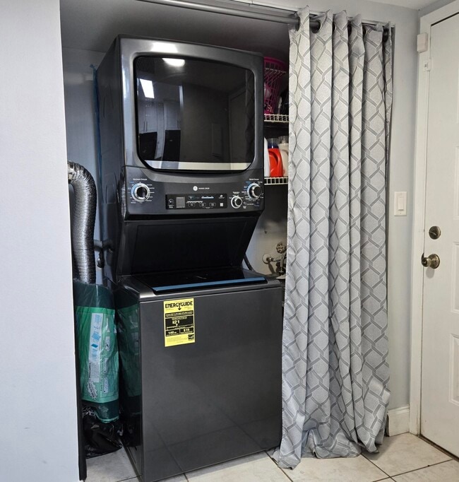 Building Photo - 10501 W Broward Blvd