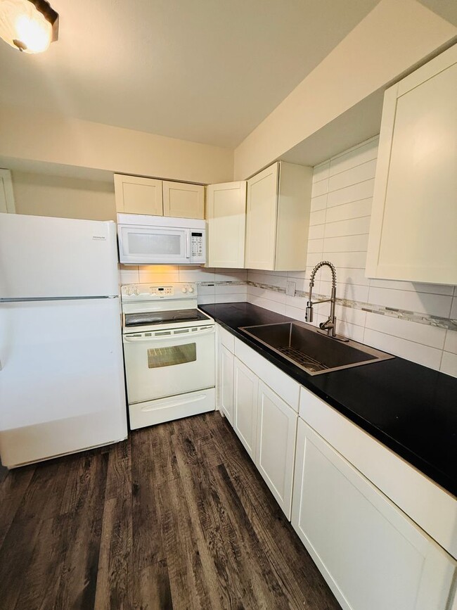 Building Photo - Spacious 2 Bedroom Hazelwood Apartment