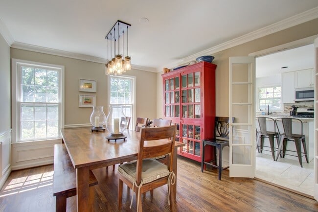 Building Photo - Cool Colonial in North Chevy Chase!