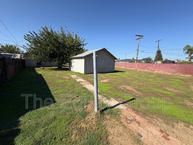 Building Photo - 457 N F St