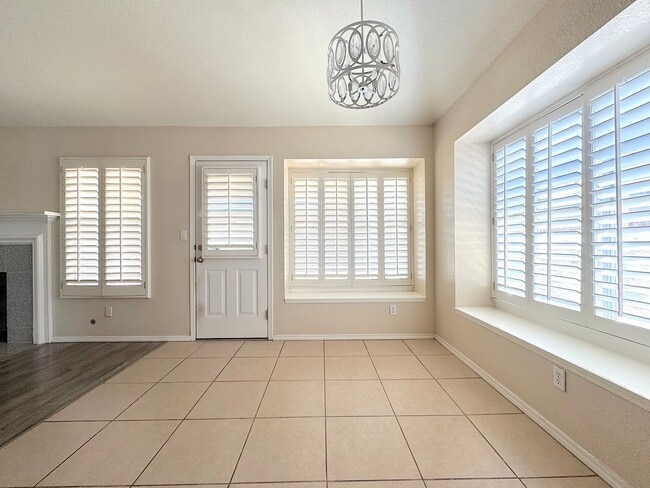 Building Photo - East El Paso 3bed/2bath Refrig A/C!