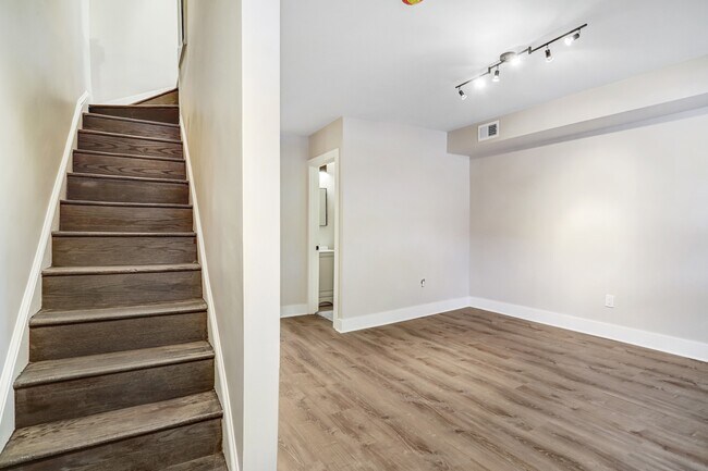 Building Photo - 1526 2nd St SW